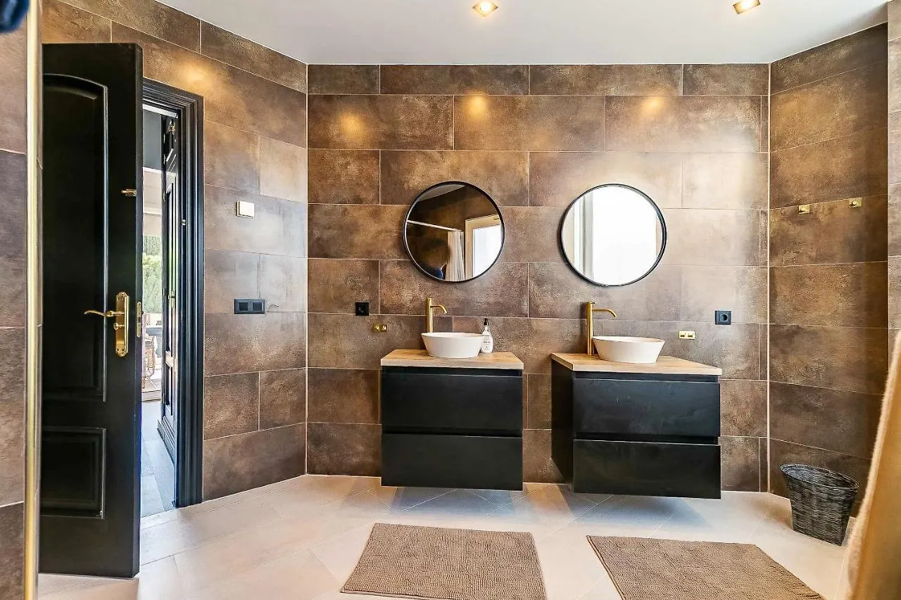 64-Luxury Villa With Jacuzzi & Pool In Mijas!
